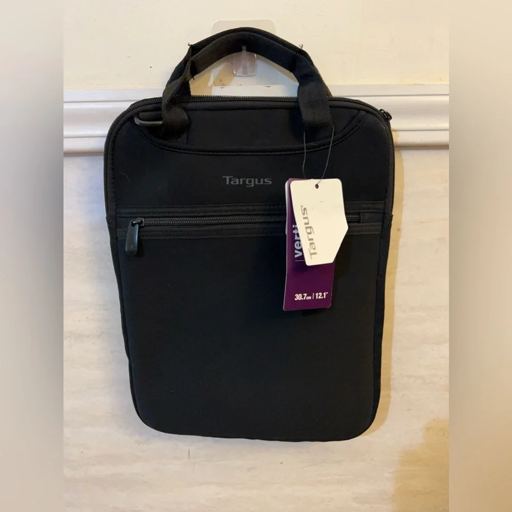 NWT-Targus Vertical Slipcase with hideaway handles, Crossbody Strap